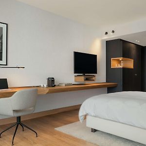 Zimmer mit Kingsize-Bett