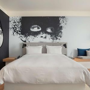 Zimmer mit Kingsize-Bett